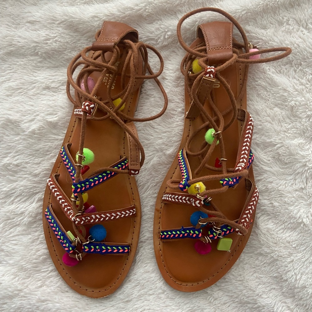 Mossimo size 7.5 tie up sandals.